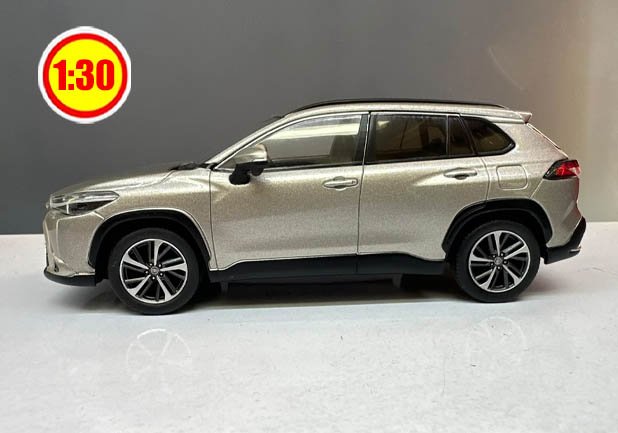 TOYOTA COROLLA CROSS 1/30 BRONCE METALIZADO — foto 3