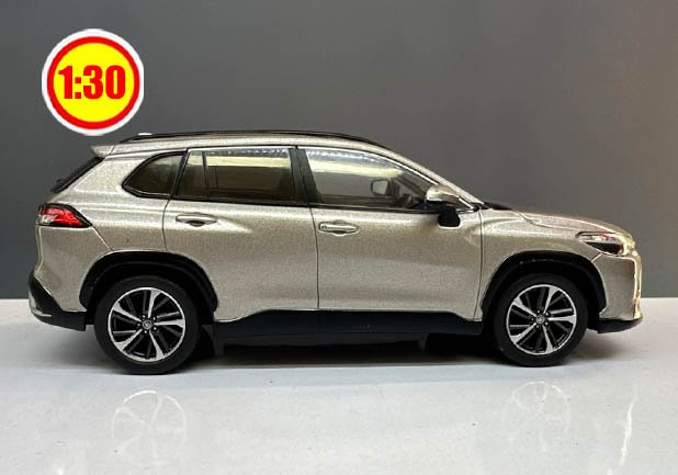 TOYOTA COROLLA CROSS 1/30 BRONCE METALIZADO — foto 4
